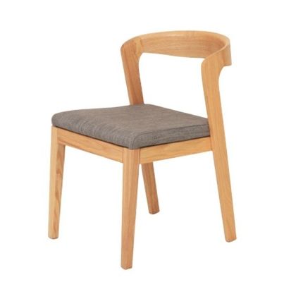 Chaise de salle à manger en cuir en bois massif en PU de design nordique moderne avec finition en nitrolacque et emballage du courrier