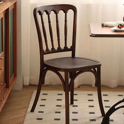 Chaise classique en bois massif Chivari en rotin