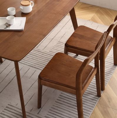 Chaise à manger en bois massif de style moderne classique en marron pour les sièges de restaurant en marron