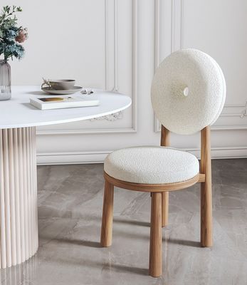 Chambre de séjour et hôtel Siège souple en laine d'agneau en bois Chaise de salle à manger W47*D48*H79CM avec design moderne