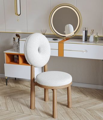 Chambre de séjour et hôtel Siège souple en laine d'agneau en bois Chaise de salle à manger W47*D48*H79CM avec design moderne