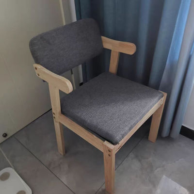 Chaises de restaurant en cuir PU en bois massif moderne pour salle à manger d'échantillon dans le mobilier général de la maison