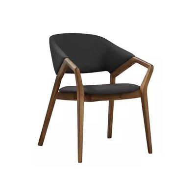 Pas de fauteuil de cuisine en bois massif plié pour une chambre d'hôtel moderne de luxe