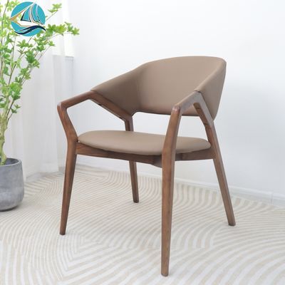 Pas de fauteuil de cuisine en bois massif plié pour une chambre d'hôtel moderne de luxe