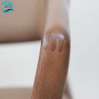 Pas de fauteuil de cuisine en bois massif plié pour une chambre d'hôtel moderne de luxe