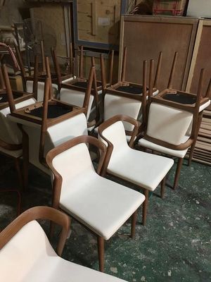 Chaise à manger de restaurant Cadre en bois en cendres solides fauteuils rembourrés en bois pour le luxe moderne