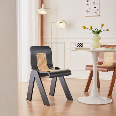 Chaise de salle à manger en bois nordique avec finition en nitrolacque et cadre en bois de caoutchouc