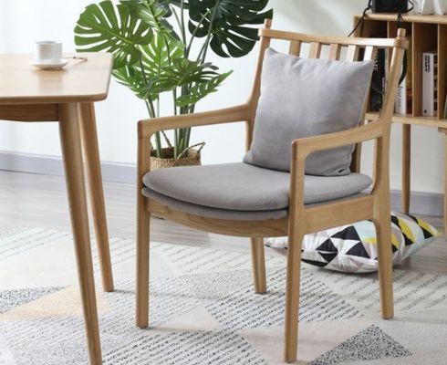 Moderne Restaurant Hôtel Tissus rembourrés en bois appuie-bras Chaise à manger avec construction en bois massif