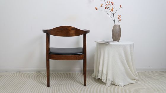 Nitrolacque Finition Nordique en bois massif Support de bras Chaise pour la salle à manger Hôtel Maison Chaise présidentielle Restaurant Café magasin
