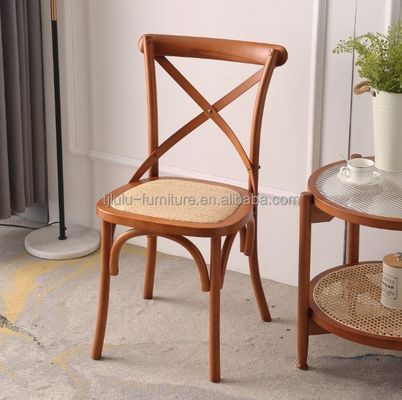 Moderne style de design en bois massif X fauteuil à dos croisé pour mariage de célébrités dans un restaurant occidental