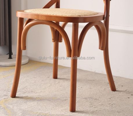 Moderne style de design en bois massif X fauteuil à dos croisé pour mariage de célébrités dans un restaurant occidental