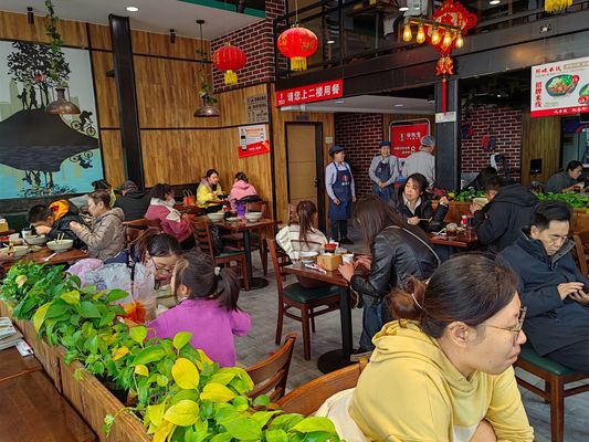 N Étagère de restaurant en bois Chaise arrière pour manger Chaise en bois massif personnalisée