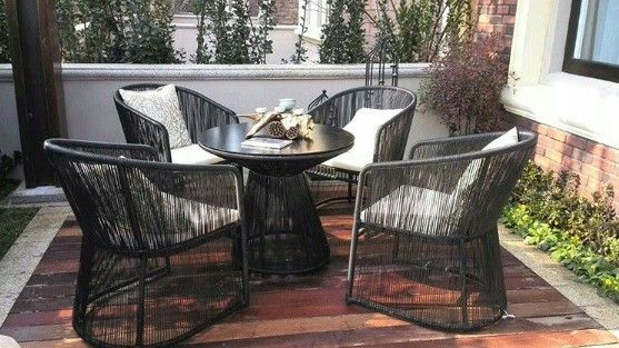 Chaise de salle à manger en métal de style italien Chaise de café en bois pour sièges extérieurs de luxe moderne