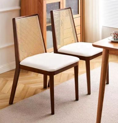 NC/PU Finition de peinture Chaise à manger rembourrée en bois pour le design nordique moderne et le style en bois massif