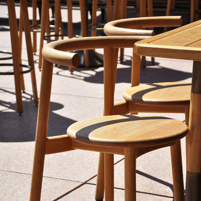 Accueil Meubles de salon nordique Chaise à manger en bois massif avec dossier et finition nitrolacque