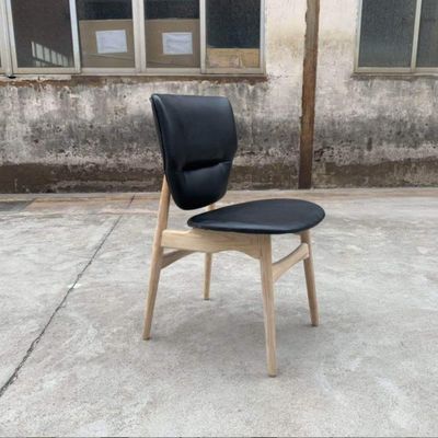 Meubles de salle à manger modernes Chaise en bois en cuir rembourrée dans un design traditionnel et une couleur personnalisée