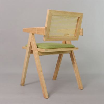 Service OEM W46*D47*H91CM Meubles en bois nordique dossier en rotin rembourrés Chaises de salle à manger en bois massif pour hôtel et restaurant