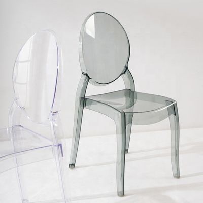 Chaise à manger modernement empilable en matériau PC transparent pour empilable dans le salon de l'hôtel Café