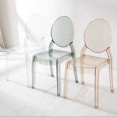 Chaise à manger modernement empilable en matériau PC transparent pour empilable dans le salon de l'hôtel Café