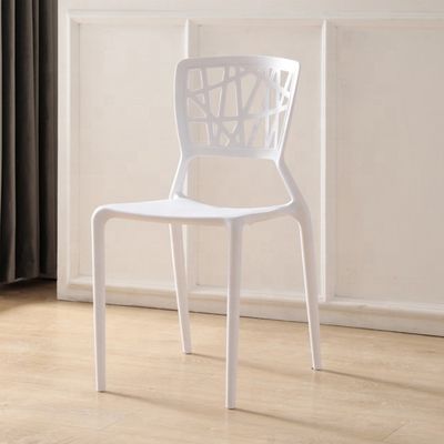 Pas de fauteuil de salle à manger en plastique pliable de design moderne pour meubles de café empilable empilable