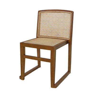 Service OEM Accepté Meubles nordiques dossier en rotin empilable Chaise à manger en bois massif pour hôtel restaurant