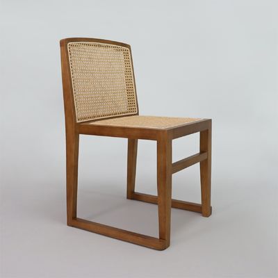 Service OEM Accepté Meubles nordiques dossier en rotin empilable Chaise à manger en bois massif pour hôtel restaurant
