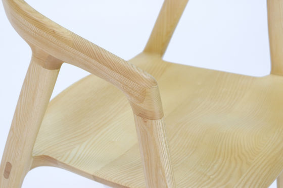 Restaurant Chaise à manger en bois massif avec finition nitrolacque en noyer/naturel/noir