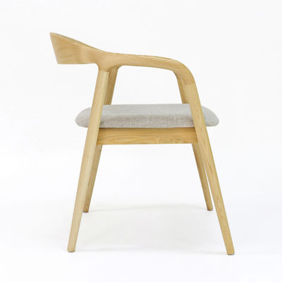 Meubles pour la maison moderne Nitrolacquer Finition Chaise de salle à manger en bois avec revêtement en tissu