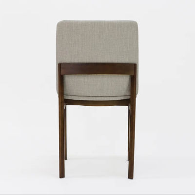 Chaise à manger en bois massif de finition en nitrolacque de style moderne avec tapisage et bras d'accent