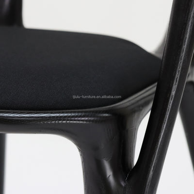 Chaise à manger en bois massif pour une solution de siège de restaurant moderne