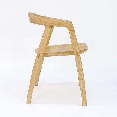 Restaurant de style nordique moderne Design de fauteuil en bois Chaises à manger en bois massif avec meubles et emballage du courrier