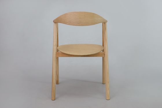 Chaise de salle à manger en bois massif à dos haut entièrement assemblée pour meubles de maison dans un restaurant moderne