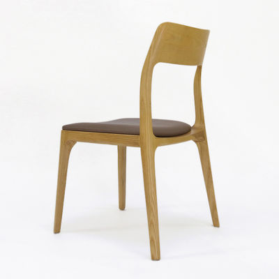 Facilities de loisirs Chaise à manger en bois vintage avec revêtement en tissu personnalisé et finition en nitrolacque