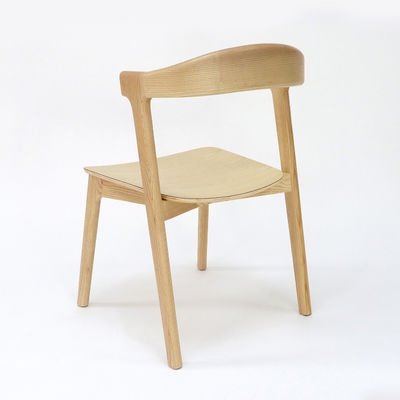 Améliorez votre restaurant ou votre hôtel avec une chaise de salle à manger en bois massif en matériau de cadre en bois de cendres / caoutchouc