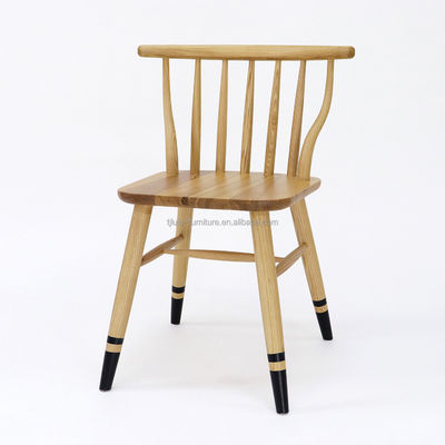 Chaise de salle à manger en bois Meubles en bois massif Chaise classique personnalisée pour villa à un prix abordable