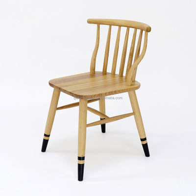 Chaise de salle à manger en bois Meubles en bois massif Chaise classique personnalisée pour villa à un prix abordable