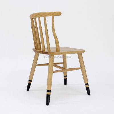 Chaise de salle à manger en bois Meubles en bois massif Chaise classique personnalisée pour villa à un prix abordable