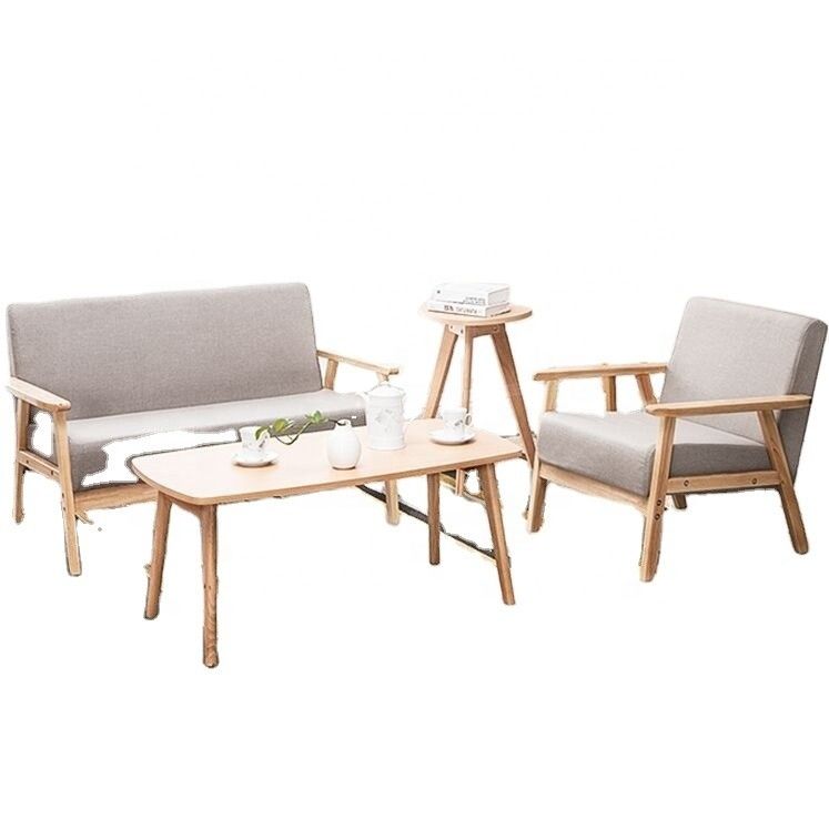 Le canapé en bois pour le salon est inclus dans la conception