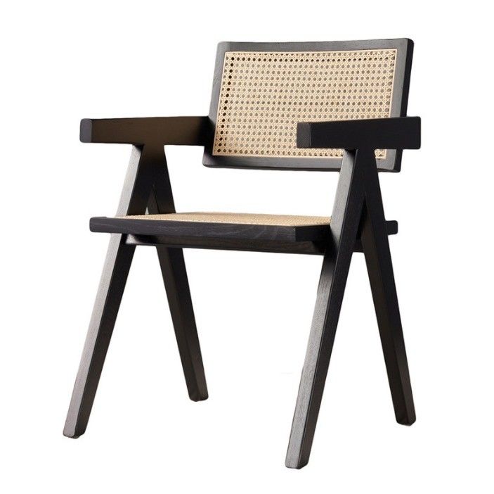 Chaise en rotin à bras en bois massif sur mesure pour les meubles de salle à manger classiques intérieurs dans les restaurants