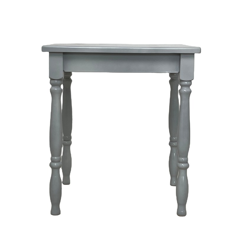 Une table rustique en bois unique