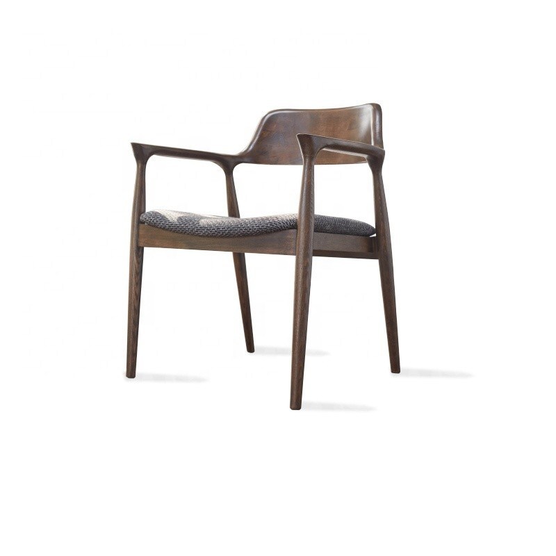 Chaise de salle à manger durable et abordable en bois massif pour une expérience de cuisine classique