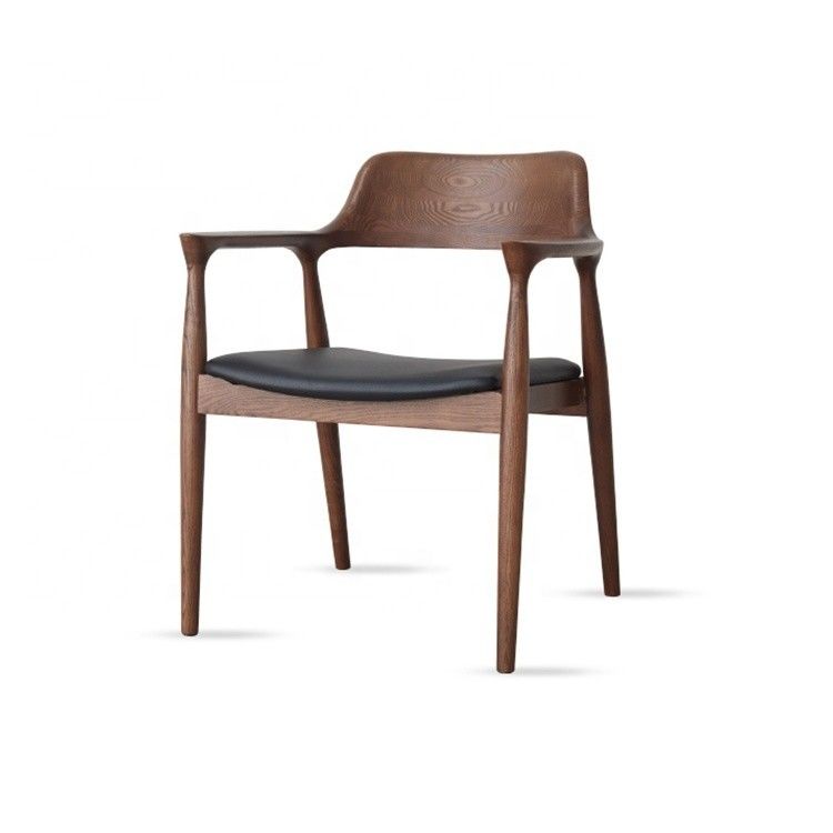 Meubles de salle à manger moderne en cuir noir rembourré en bois Chaise à manger avec remboursement et design