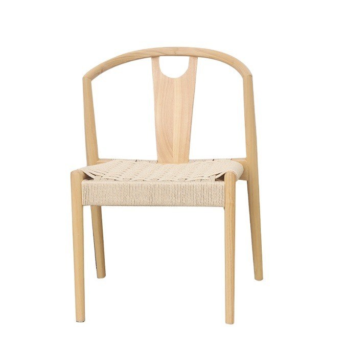 Des chaises en bois massif naturel tissé en corde de souhait Le complément parfait au design japonais moderne
