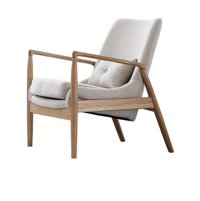 Créez un espace de vie confortable et élégant avec ce fauteuil roulant en cuir de style nordique moderne